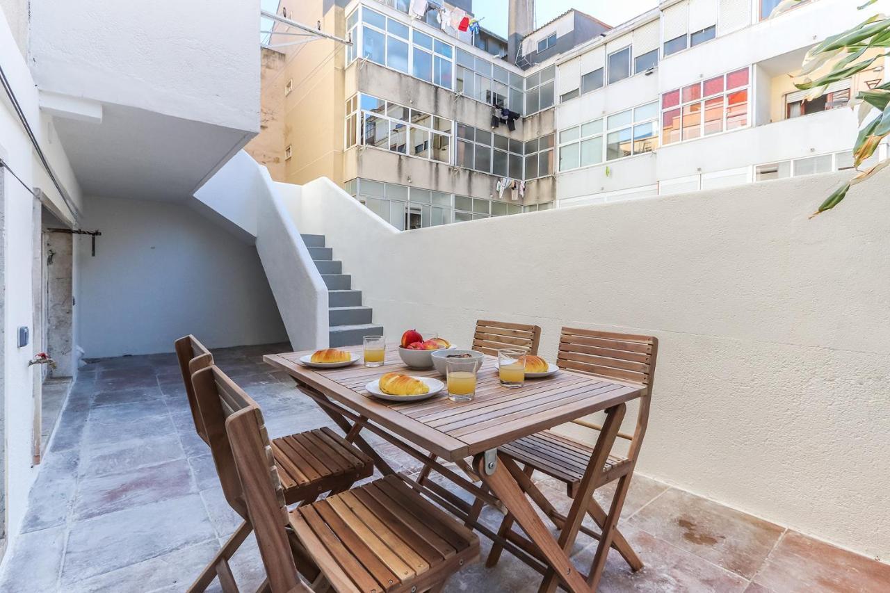 Vita Portucale ! Olaias Design With Terrace Lisbon Bagian luar foto