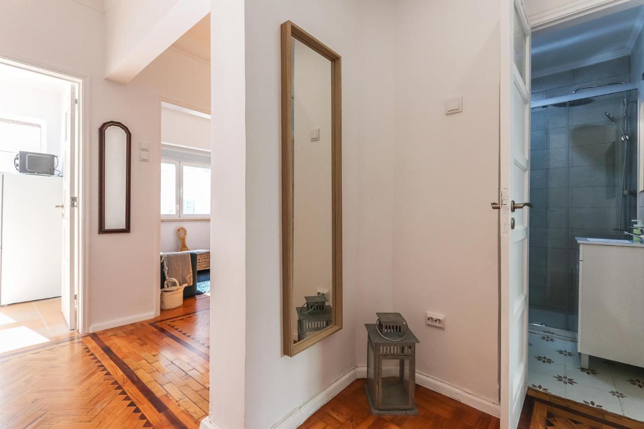 Vita Portucale ! Olaias Design With Terrace Lisbon Bagian luar foto
