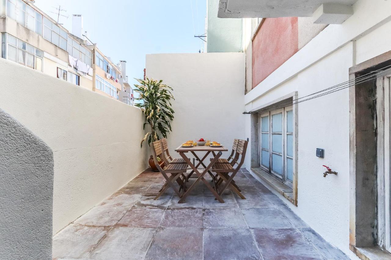 Vita Portucale ! Olaias Design With Terrace Lisbon Bagian luar foto