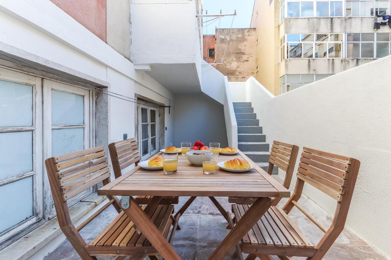 Vita Portucale ! Olaias Design With Terrace Lisbon Bagian luar foto