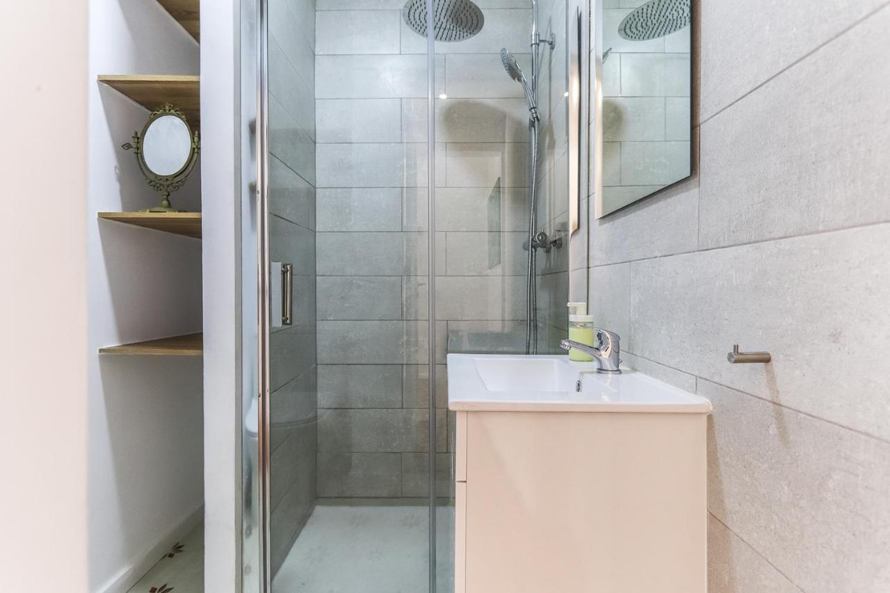 Vita Portucale ! Olaias Design With Terrace Lisbon Bagian luar foto