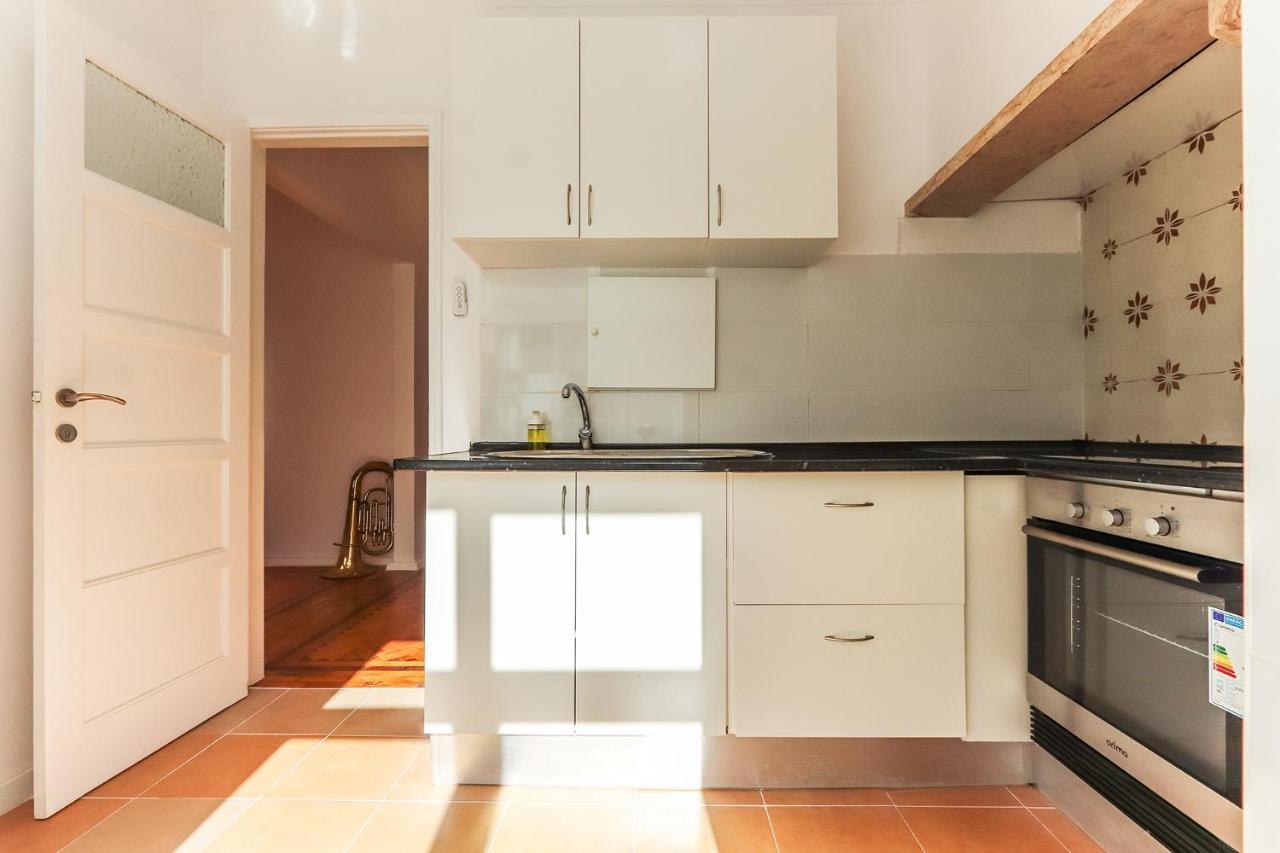 Vita Portucale ! Olaias Design With Terrace Lisbon Bagian luar foto